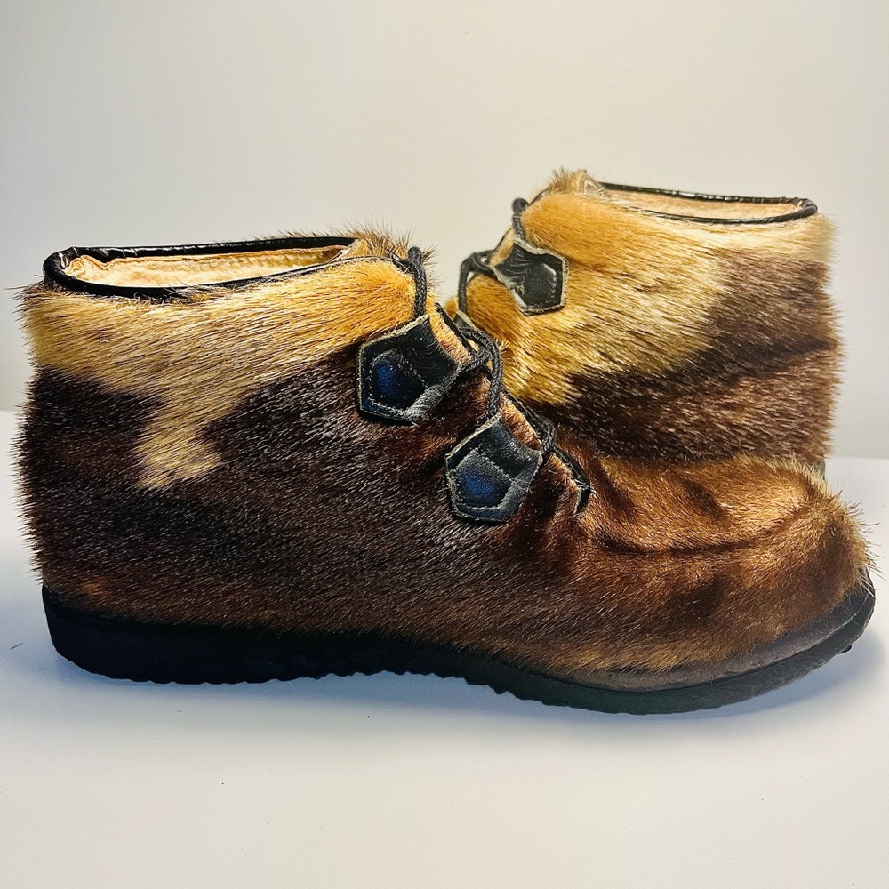 Vintage Capital Canada Inuik Boots, Women’s Size 8 fur on outside wool lined